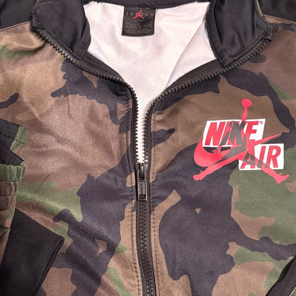 Nike Air Black and Green Camo Tracksuit boys size 10/12 - Picture 6 of 6